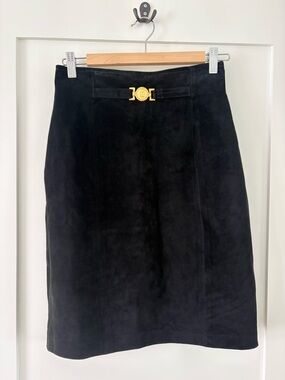Danier Black Suede Skirt Vintage Genuine Suede Gold Buckle Mini Y2K retro sz  8